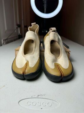 Tabi Sandal Women - Off-white/Brown/Black women sz 8 dirty